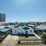 Beachside Bliss - Breakfast, Walk To Schooners, Sleeps 15, Fenced Privacy