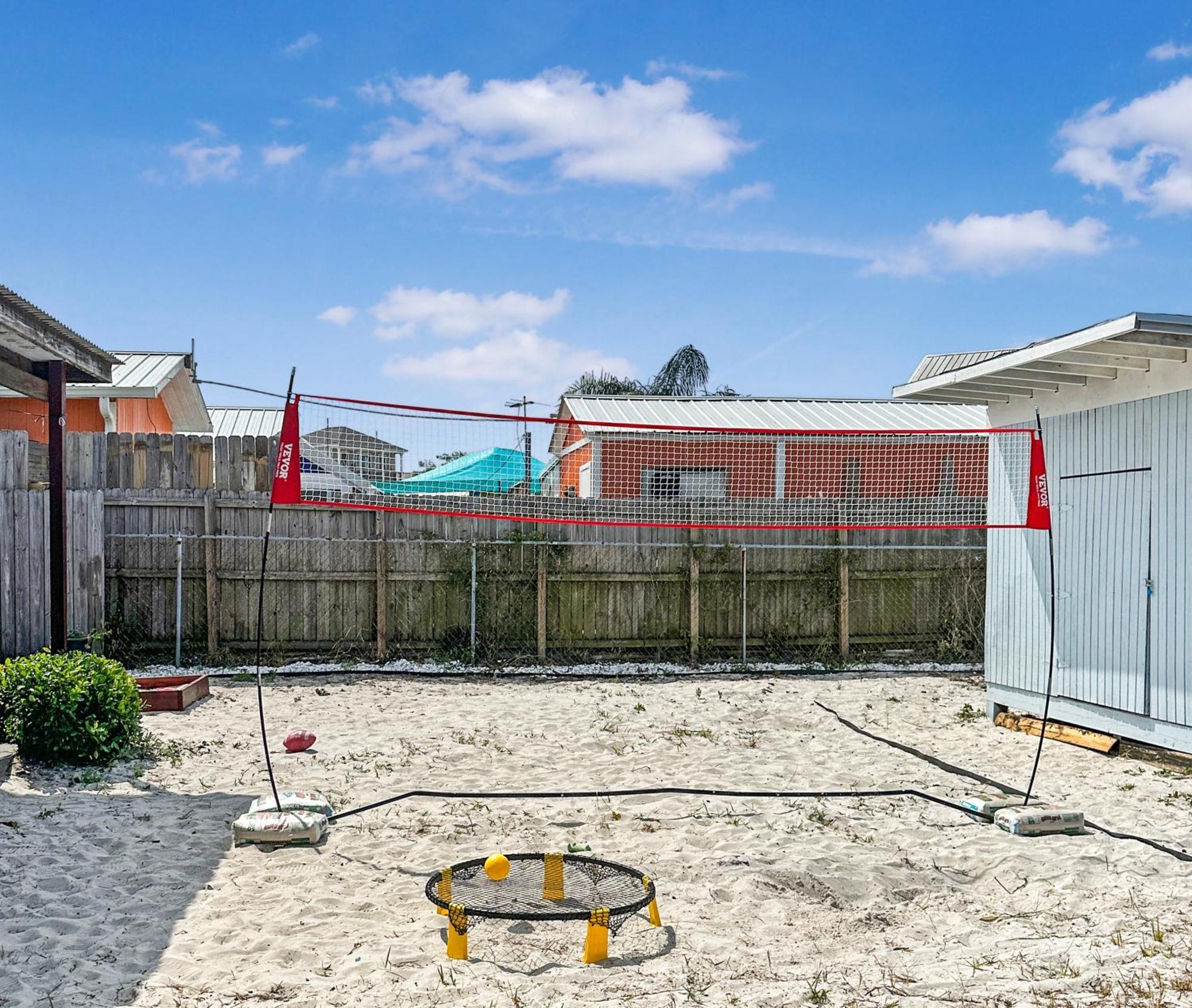 Beachside Bliss - Breakfast, Walk To Schooners, Sleeps 15, Fenced Privacy Holiday home *