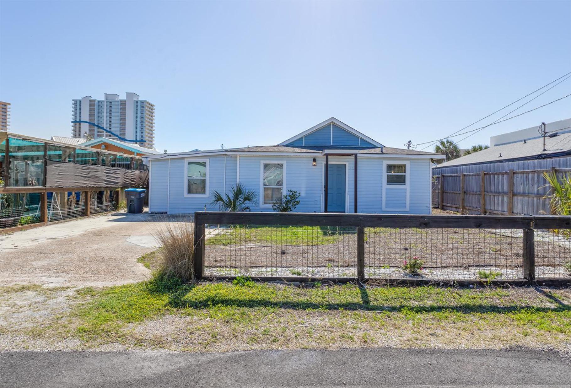 Beachside Bliss - Breakfast, Walk To Schooners, Sleeps 15, Fenced Privacy *