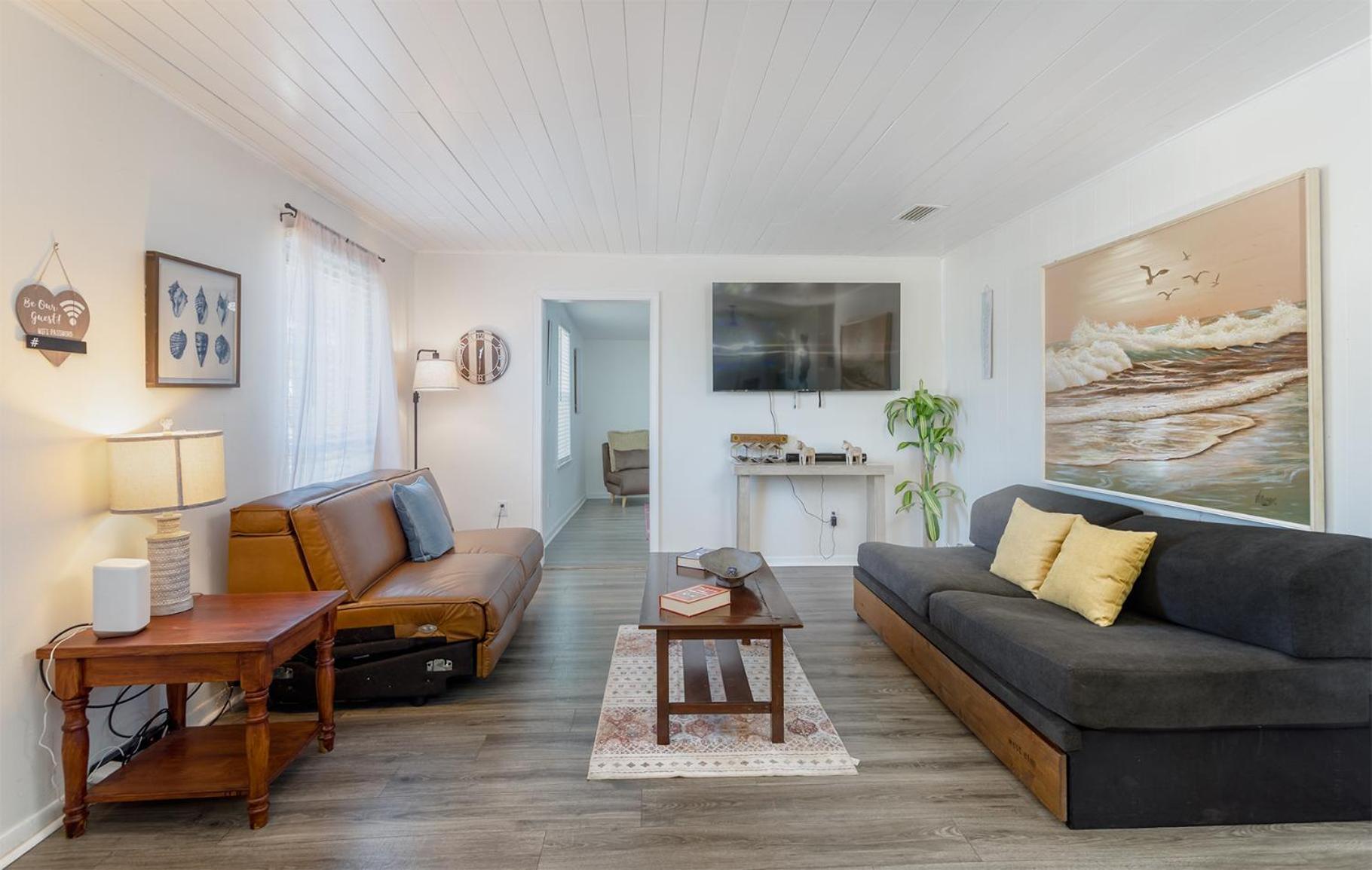 Holiday home Beachside Bliss - Breakfast, Walk To Schooners, Sleeps 15, Fenced Privacy *