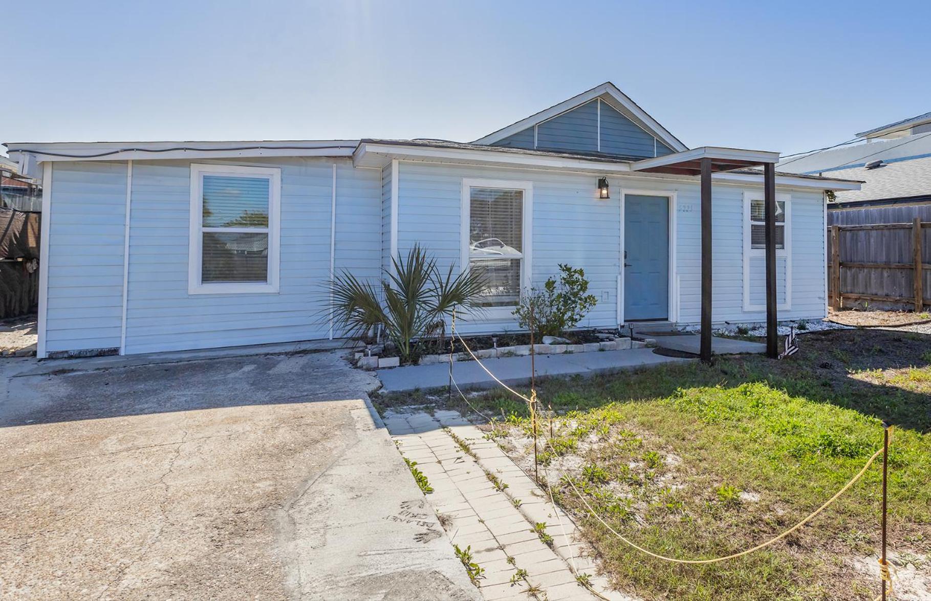 Beachside Bliss - Breakfast, Walk To Schooners, Sleeps 15, Fenced Privacy Holiday home