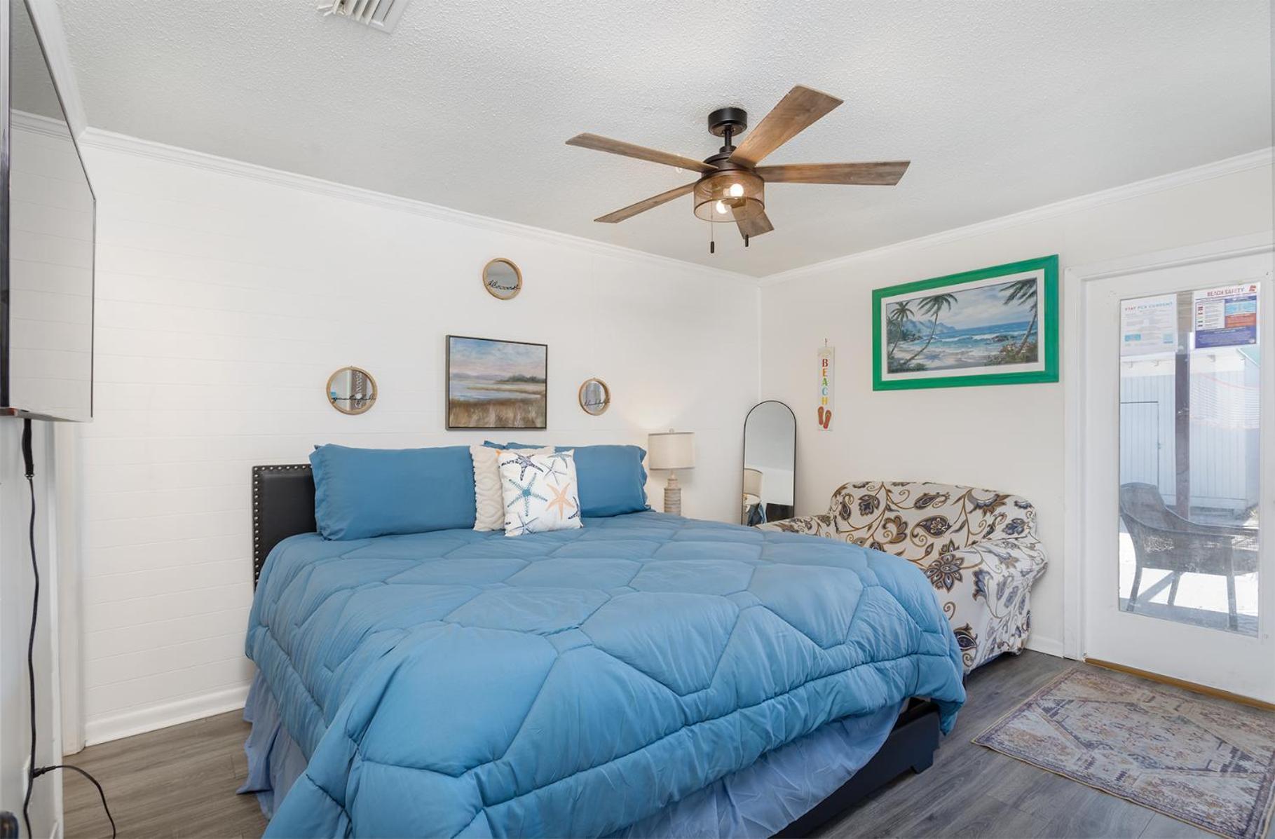 Beachside Bliss - Breakfast, Walk To Schooners, Sleeps 15, Fenced Privacy Holiday home *