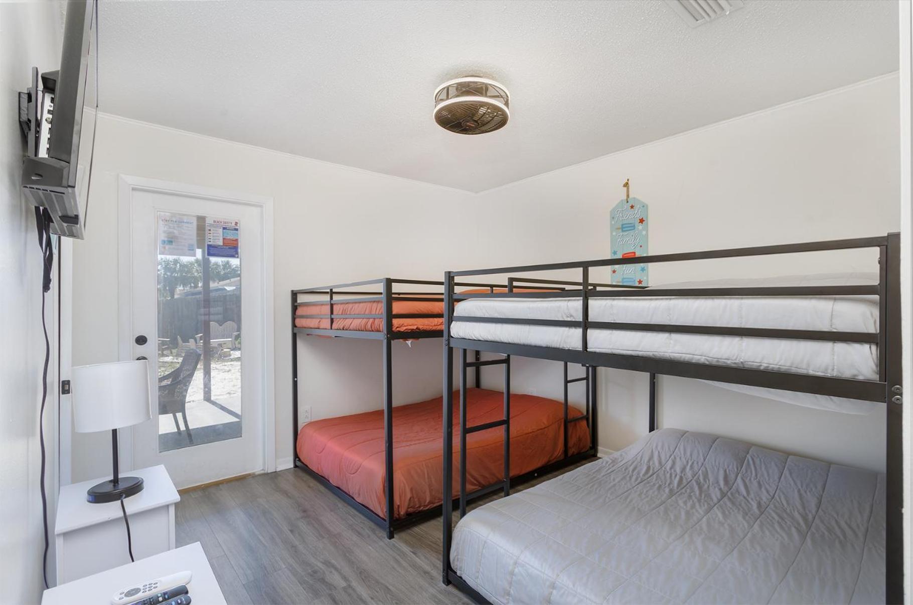 Beachside Bliss - Breakfast, Walk To Schooners, Sleeps 15, Fenced Privacy Holiday home Panama City Beach