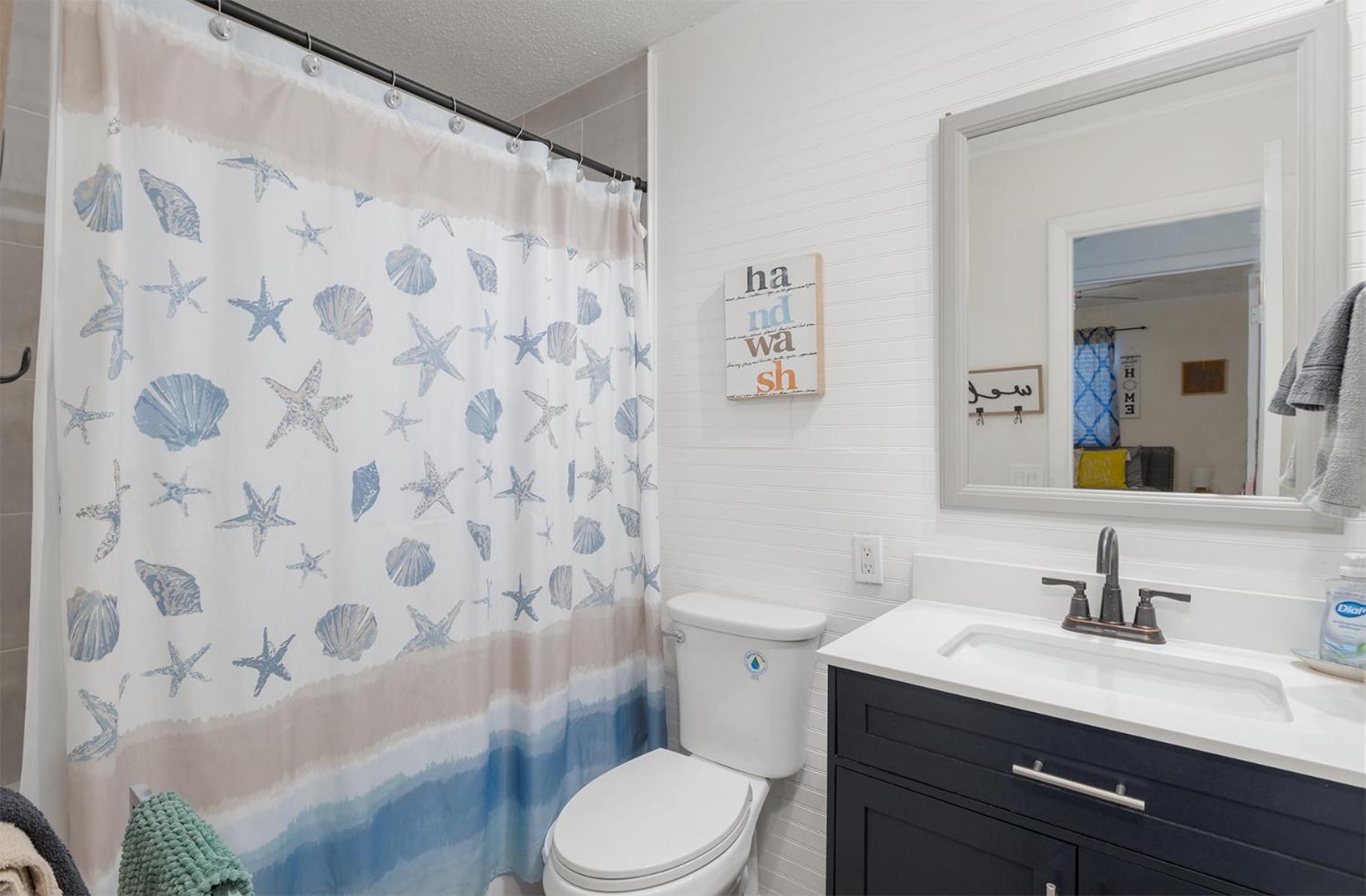 Beachside Bliss - Breakfast, Walk To Schooners, Sleeps 15, Fenced Privacy Holiday home